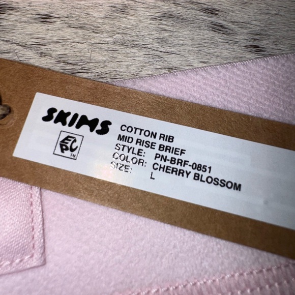 SKIMS Cherry Blossom Pink Triangle Bra + Mid Rise Brief Panty - Picture 3 of 5